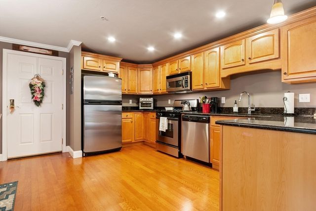 558 E Merrimack St 34, Lowell, MA 01852