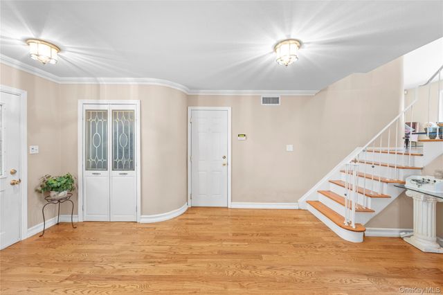 30 Kirkland Drive, Greenlawn, NY 11740