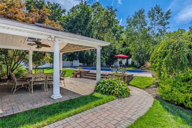 30 Kirkland Drive, Greenlawn, NY 11740