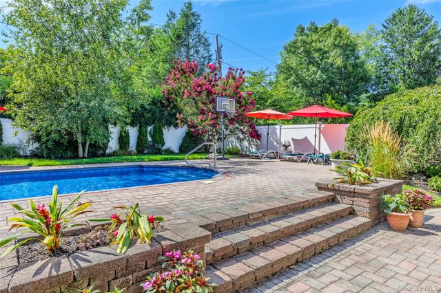 30 Kirkland Drive, Greenlawn, NY 11740