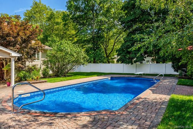 30 Kirkland Drive, Greenlawn, NY 11740