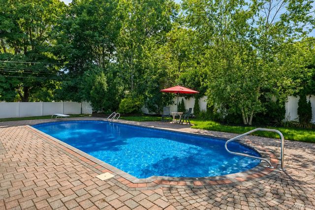 30 Kirkland Drive, Greenlawn, NY 11740