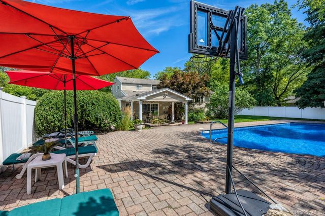 30 Kirkland Drive, Greenlawn, NY 11740