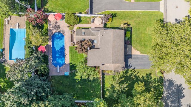 30 Kirkland Drive, Greenlawn, NY 11740