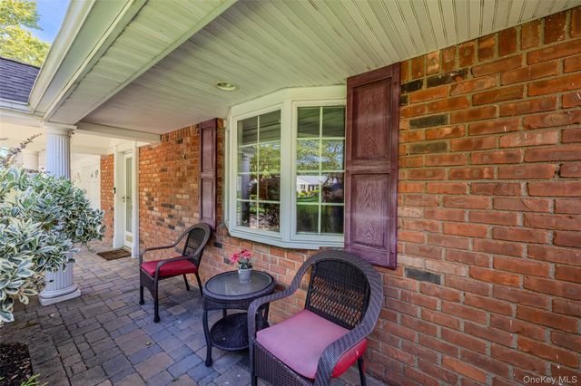 30 Kirkland Drive, Greenlawn, NY 11740