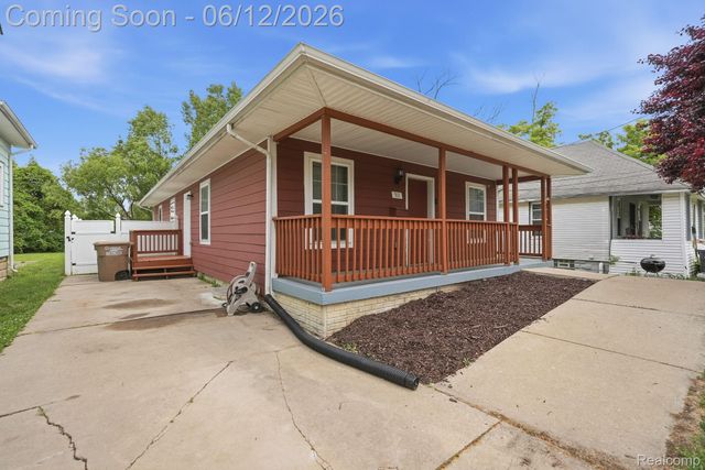 311 Ferry Avenue, Pontiac, MI 48341