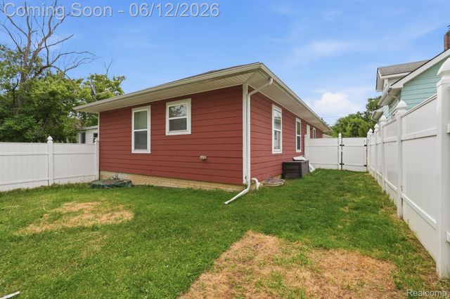 311 Ferry Avenue, Pontiac, MI 48341
