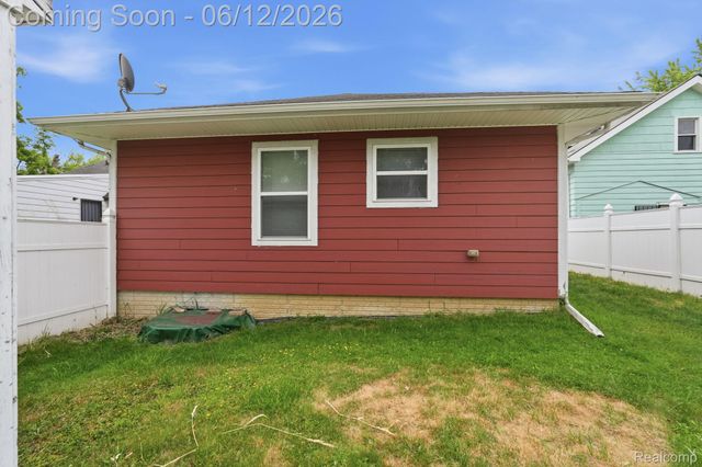 311 Ferry Avenue, Pontiac, MI 48341