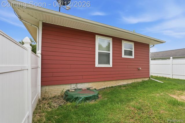 311 Ferry Avenue, Pontiac, MI 48341