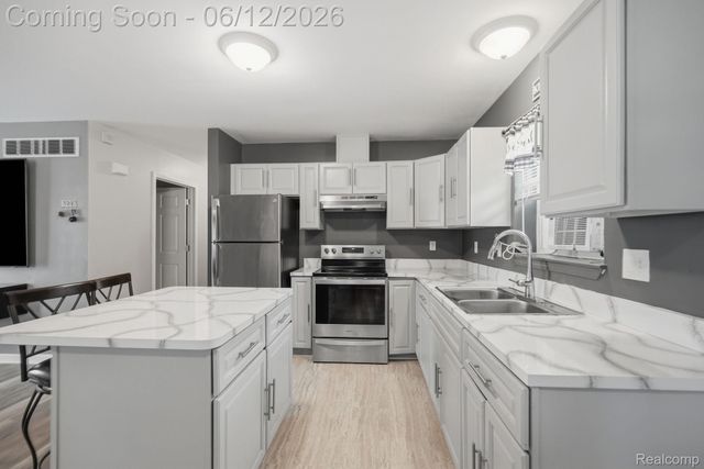 311 Ferry Avenue, Pontiac, MI 48341