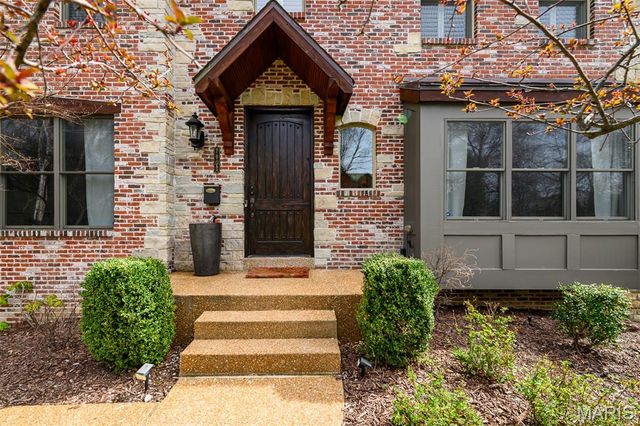 7902 Teasdale Avenue, St Louis, MO 63130