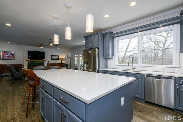 7902 Teasdale Avenue, St Louis, MO 63130