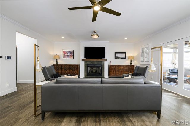 7902 Teasdale Avenue, St Louis, MO 63130