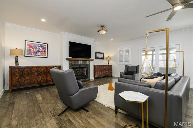 7902 Teasdale Avenue, St Louis, MO 63130