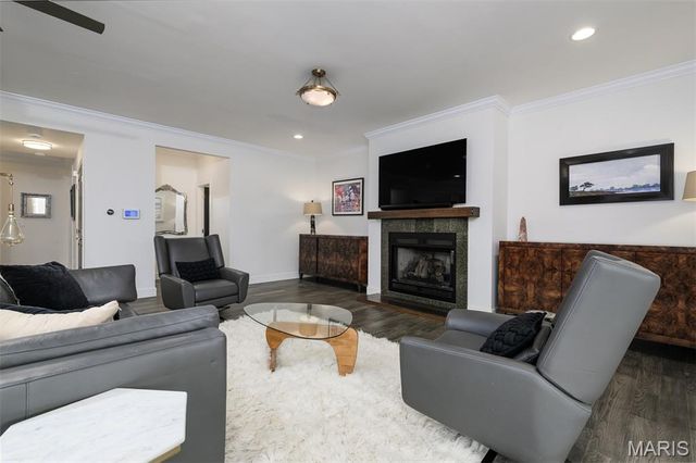 7902 Teasdale Avenue, St Louis, MO 63130