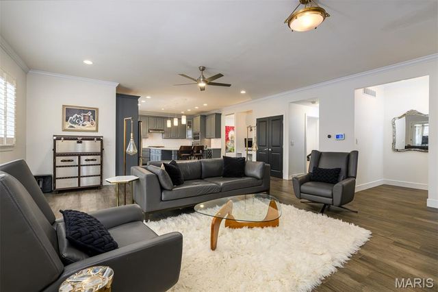 7902 Teasdale Avenue, St Louis, MO 63130