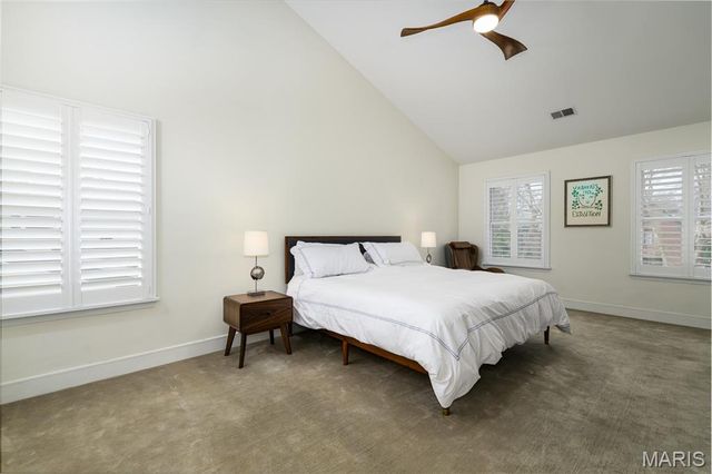 7902 Teasdale Avenue, St Louis, MO 63130