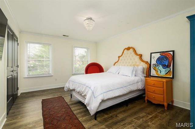 7902 Teasdale Avenue, St Louis, MO 63130