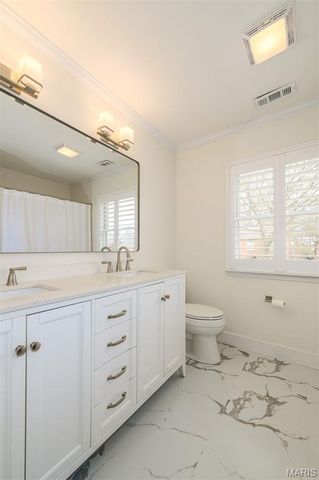 7902 Teasdale Avenue, St Louis, MO 63130