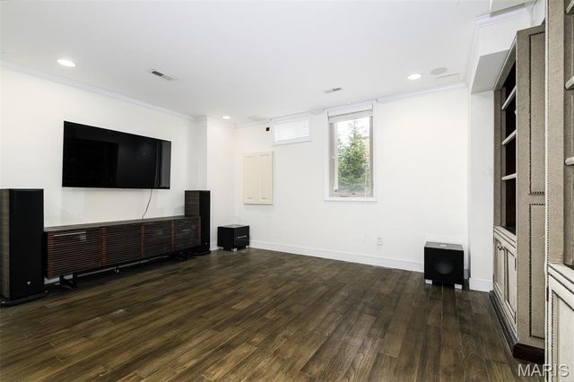 7902 Teasdale Avenue, St Louis, MO 63130