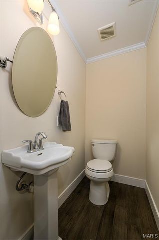 7902 Teasdale Avenue, St Louis, MO 63130