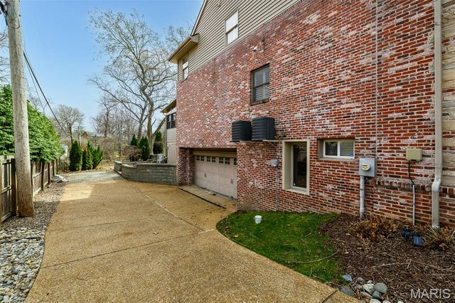 7902 Teasdale Avenue, St Louis, MO 63130