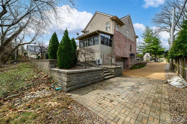 7902 Teasdale Avenue, St Louis, MO 63130