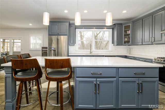 7902 Teasdale Avenue, St Louis, MO 63130