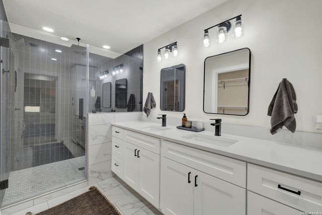 631 S SANTA CLARA AVE, New Braunfels, TX 78130