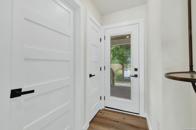 631 S SANTA CLARA AVE, New Braunfels, TX 78130