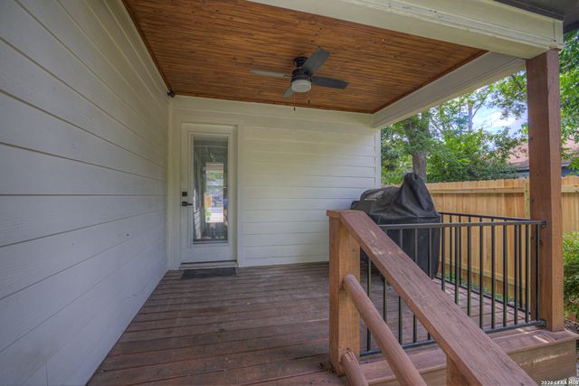 631 S SANTA CLARA AVE, New Braunfels, TX 78130