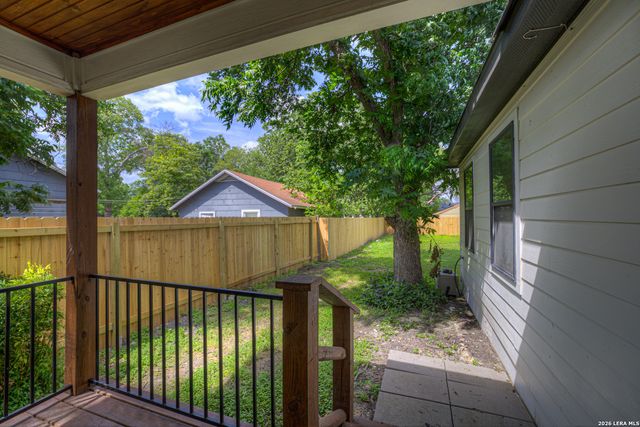 631 S SANTA CLARA AVE, New Braunfels, TX 78130