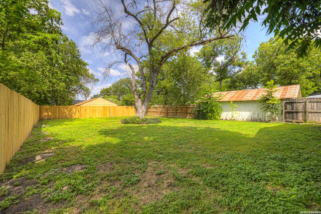 631 S SANTA CLARA AVE, New Braunfels, TX 78130
