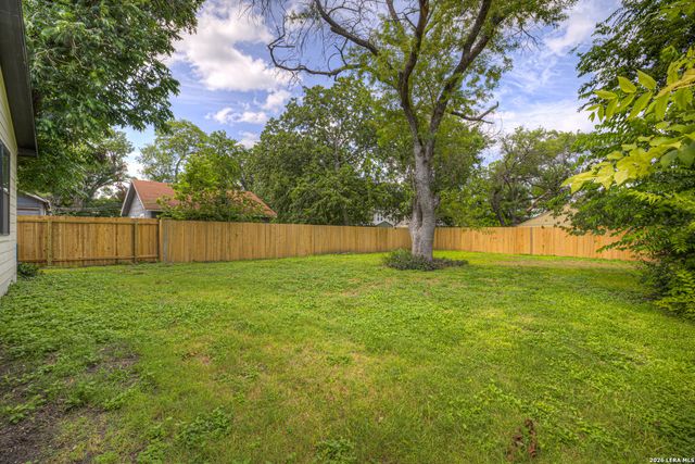 631 S SANTA CLARA AVE, New Braunfels, TX 78130