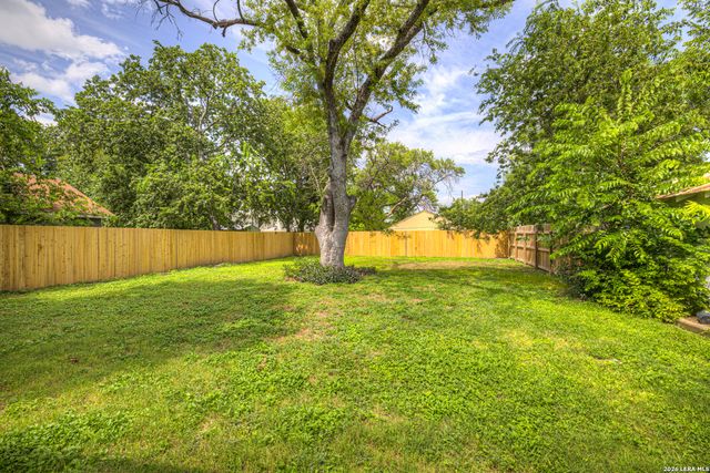 631 S SANTA CLARA AVE, New Braunfels, TX 78130