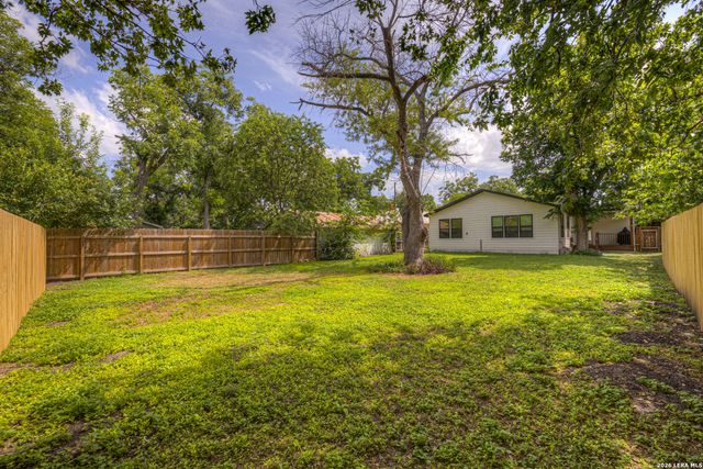 631 S SANTA CLARA AVE, New Braunfels, TX 78130