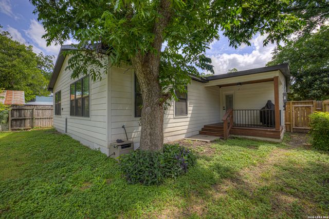 631 S SANTA CLARA AVE, New Braunfels, TX 78130