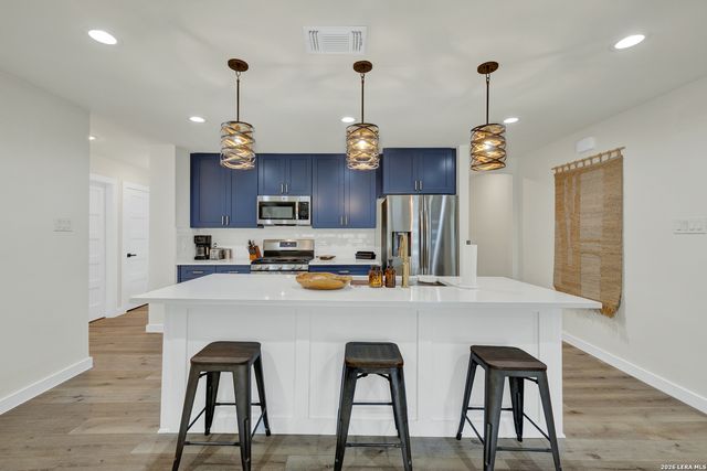 631 S SANTA CLARA AVE, New Braunfels, TX 78130