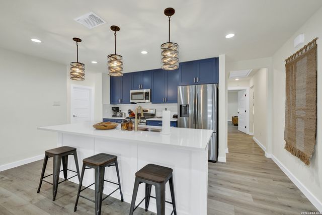631 S SANTA CLARA AVE, New Braunfels, TX 78130