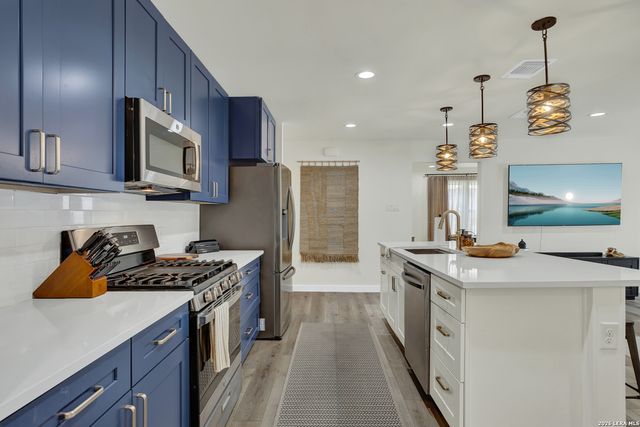 631 S SANTA CLARA AVE, New Braunfels, TX 78130