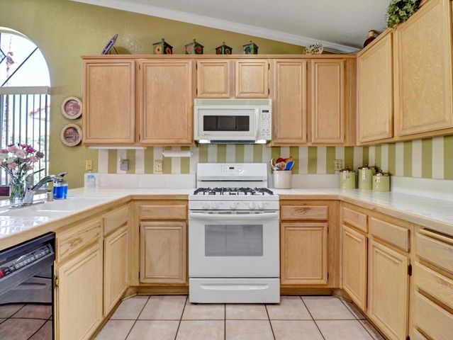 9527 Oakmount, Desert Hot Springs, CA 92240