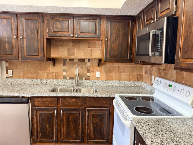 2300 Bamboo Drive N208, Arlington, TX 76006