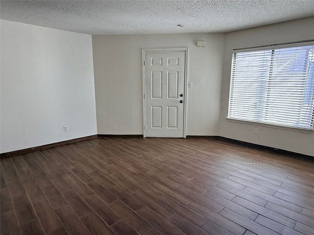 2300 Bamboo Drive N208, Arlington, TX 76006