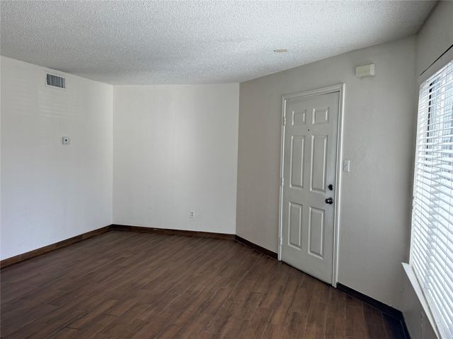 2300 Bamboo Drive N208, Arlington, TX 76006