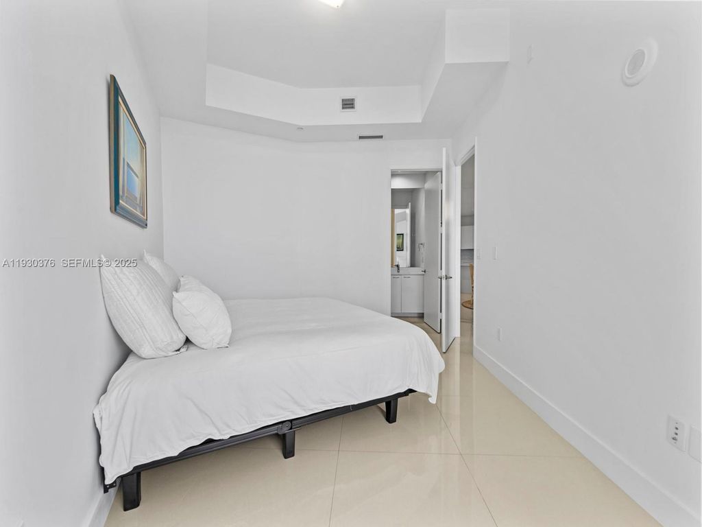 Image 26 of property listing at 15811 Collins Ave 3707, Sunny Isles Beach, FL 33160