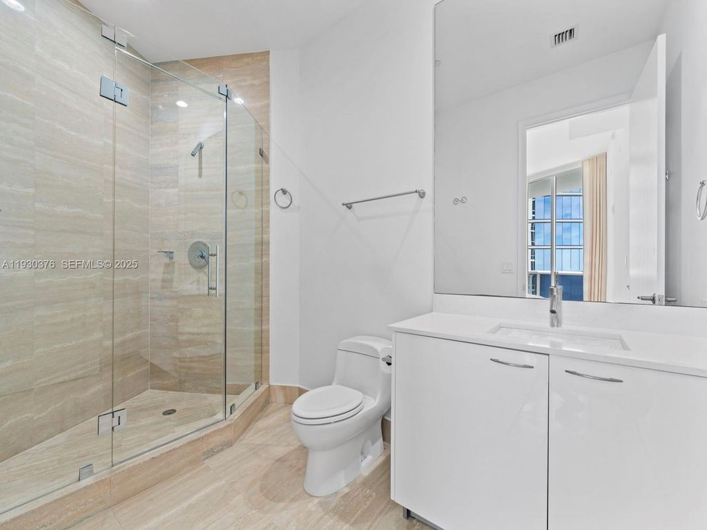 Image 27 of property listing at 15811 Collins Ave 3707, Sunny Isles Beach, FL 33160