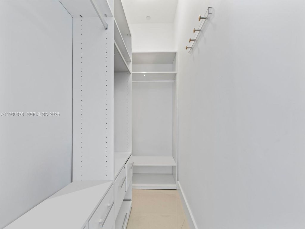 Image 28 of property listing at 15811 Collins Ave 3707, Sunny Isles Beach, FL 33160