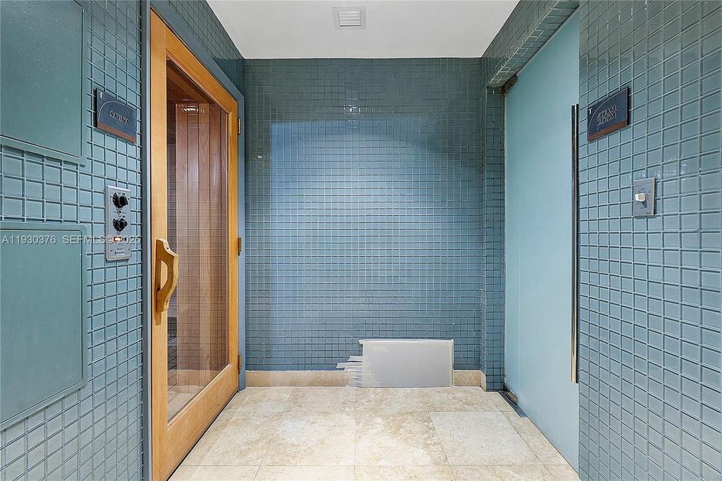 Image 38 of property listing at 15811 Collins Ave 3707, Sunny Isles Beach, FL 33160