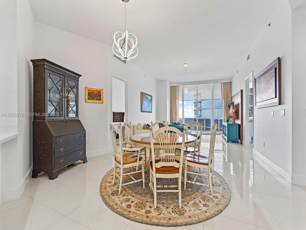 Image 4 of property listing at 15811 Collins Ave 3707, Sunny Isles Beach, FL 33160