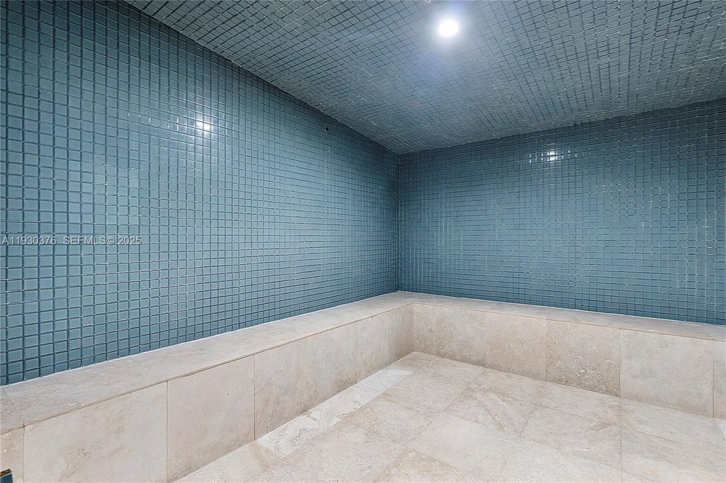 Image 40 of property listing at 15811 Collins Ave 3707, Sunny Isles Beach, FL 33160